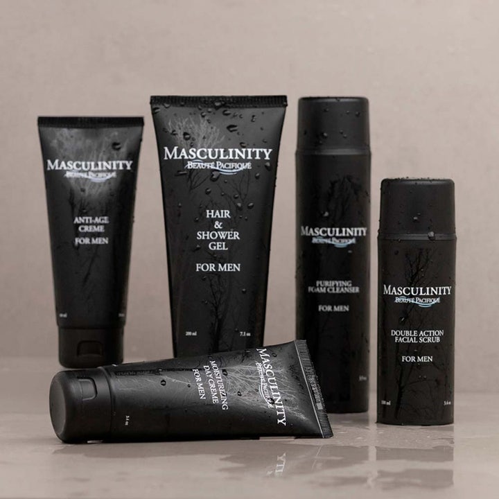 Beauté Pacifique Anti-Age Crème For Men 100 ml anti-aging ansigtscreme i sort tube vist i en serie med vanddråber