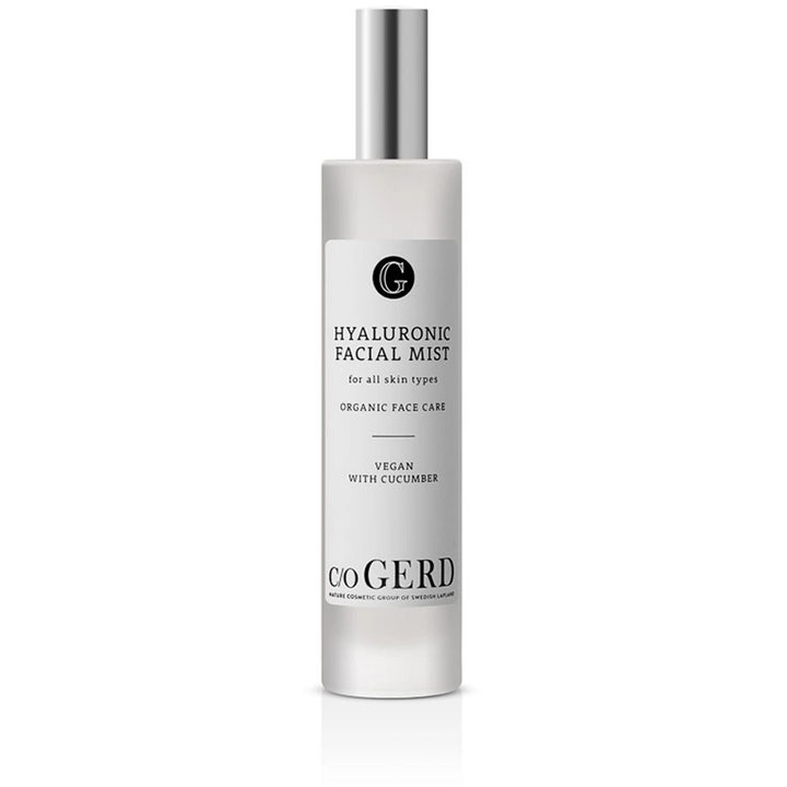 c/o Gerd Hyaluronic Facial Mist fugtgivende ansigtsmist i frostet glasflaske med elegant sølvfarvet spraypumpe