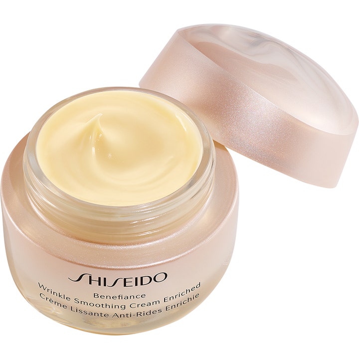 Shiseido Benefiance Wrinkle Smoothing Enriched Cream 50 ml rynkeudglattende creme med rig tekstur i perlemorskrukke