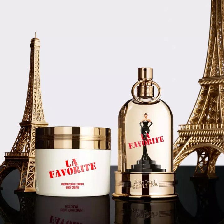 Jean Paul Gaultier La Favorite bodycreme 200 ml i hvid krukke med guldlåg ved siden af parfumeflaske