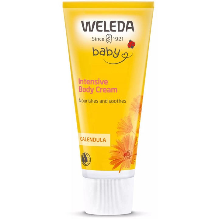 Weleda Baby Calendula Intensive Body Cream nærende kropscreme i gul tube med orange blomster og hvidt skruelåg.
