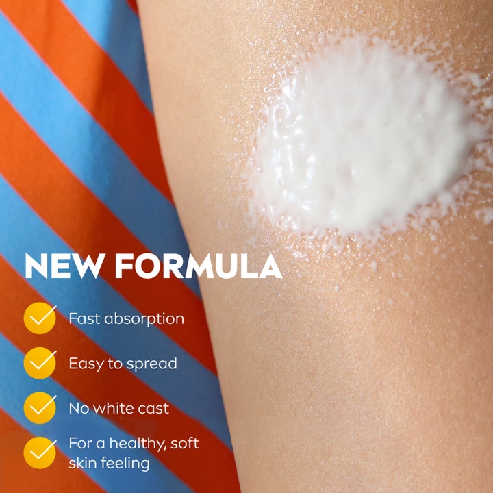 NIVEA Protect & Moisture Sun Spray 200 ml fugtgivende solcreme SPF 30 viser hvid creme på hud og tekst om New Formula