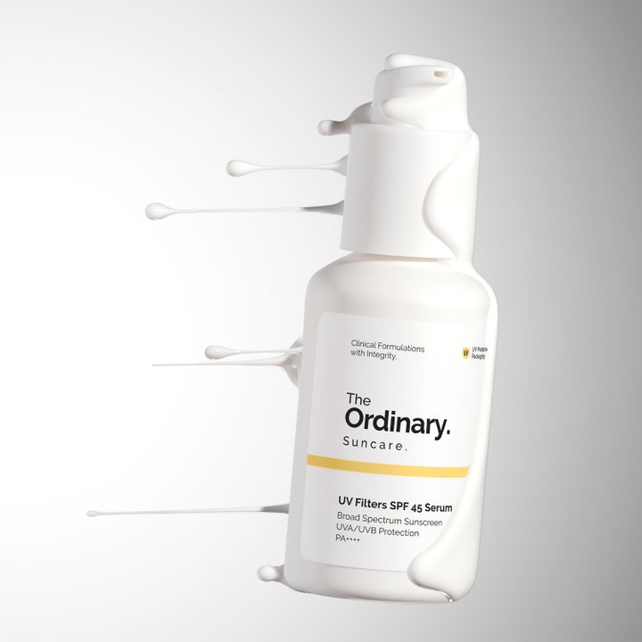 The Ordinary UV Filters SPF45 Serum 60 ml solbeskyttelse i hvid pumpeflaske med cremet tekstur