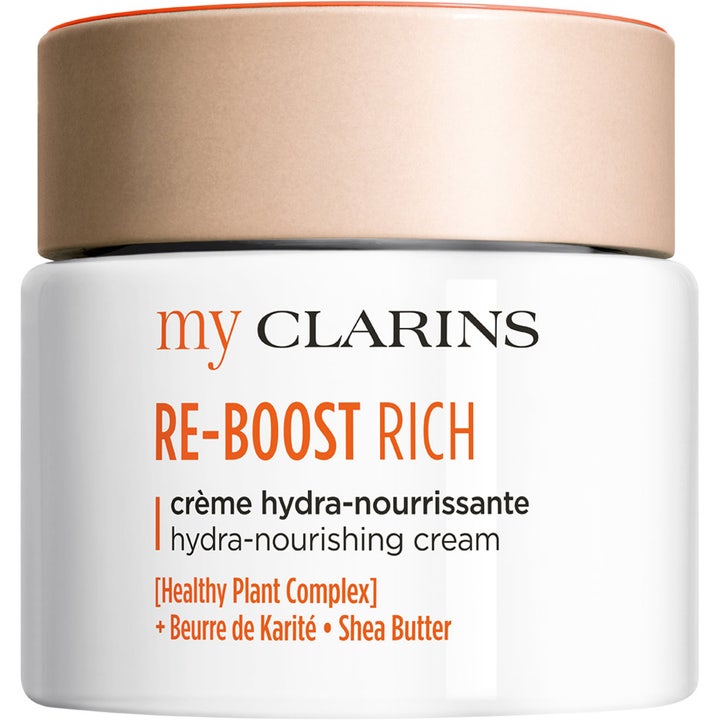 My Clarins RE-BOOST RICH nærende ansigtscreme med sheasmør i en hvid krukke med elegant rosa guld låg