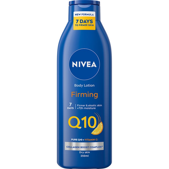 Nivea Q10 Firming Body Lotion 250ml giver fastere hud i en blå plastflaske med vitamin C og gult Q10 logo