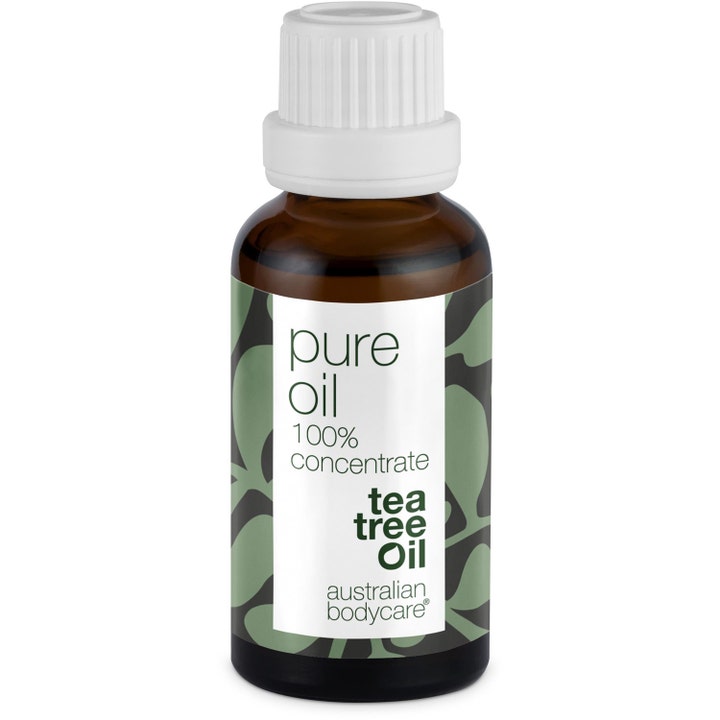 Australian Bodycare Tea Tree Oil 100% koncentrat mod urenheder i brun glasflaske med hvidt låg og grønt bladmønster.