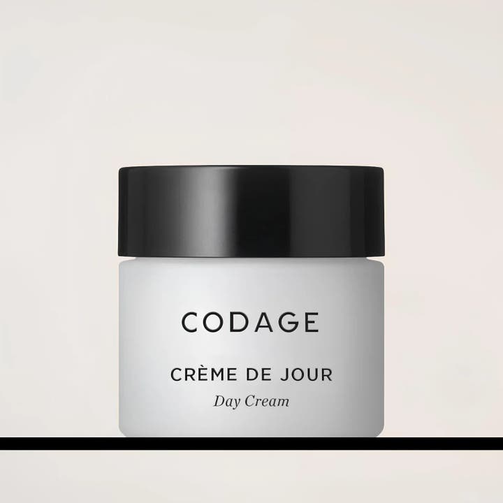 Codage Paris The Day Cream 50 ml fugtgivende dagcreme i en hvid frostet glaskrukke med sort låg.