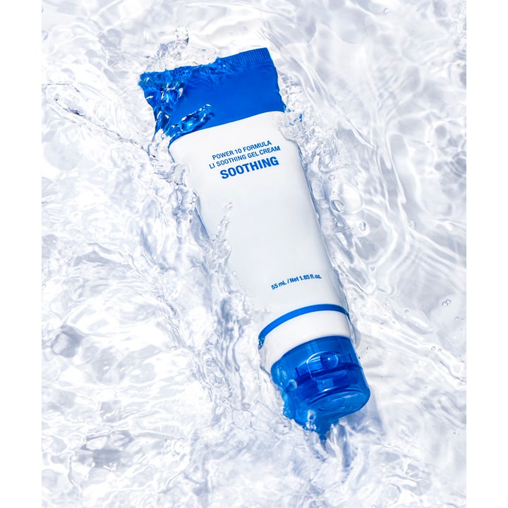 It'S SKIN Power 10 Formula LI Soothing Gel Cream 55 ml beroligende ansigtscreme i hvid tube nedsænket i vandstænk