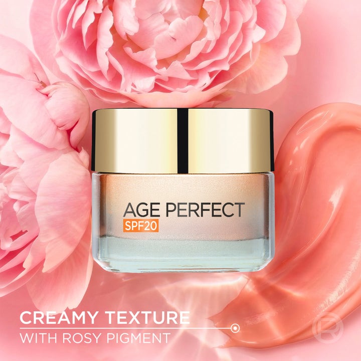 L'Oréal Paris Age Perfect Golden Age 50 ml dagcreme med SPF 20 i glaskrukke med guldåg og cremet lyserød tekstur