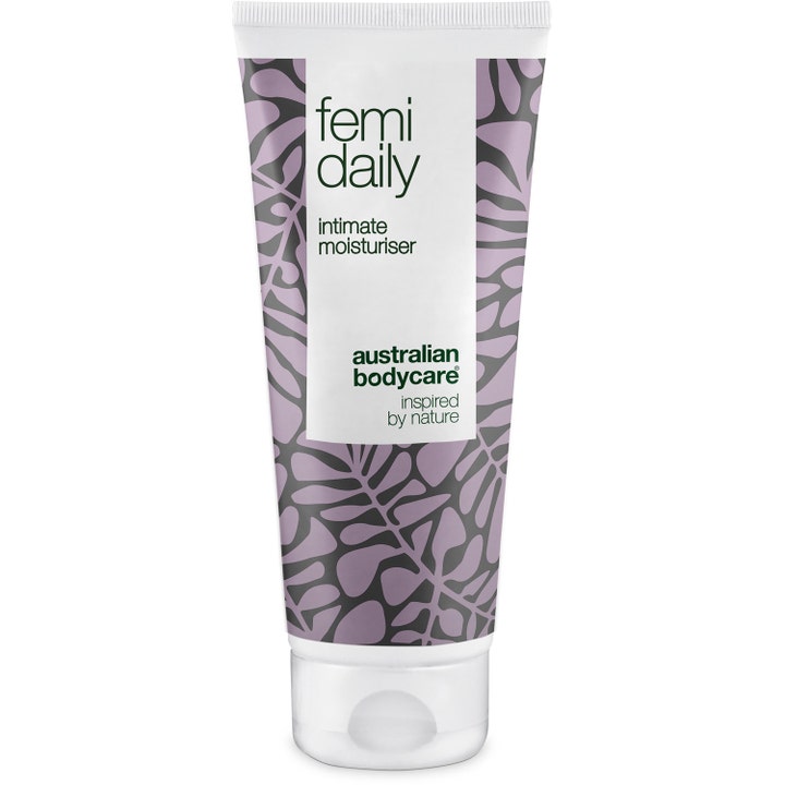 Australian Bodycare Femi Daily Intimate Moisturiser modvirker ubehag i hvid tube med lilla bladmønster