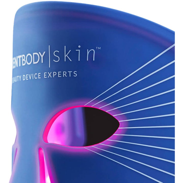 Currentbody Skin Anti-Blemish LED Face Mask beauty tech mod urenheder blå maske med lysende pink øjenparti
