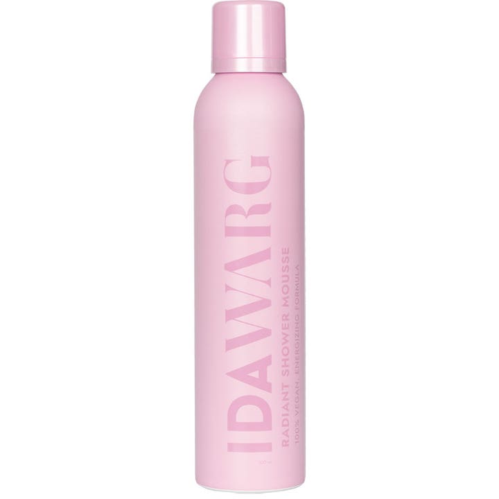 Ida Warg Radiant Shower Mousse 200 ml energigivende shower mousse i en lyserød sprayflaske med hvid tekst.