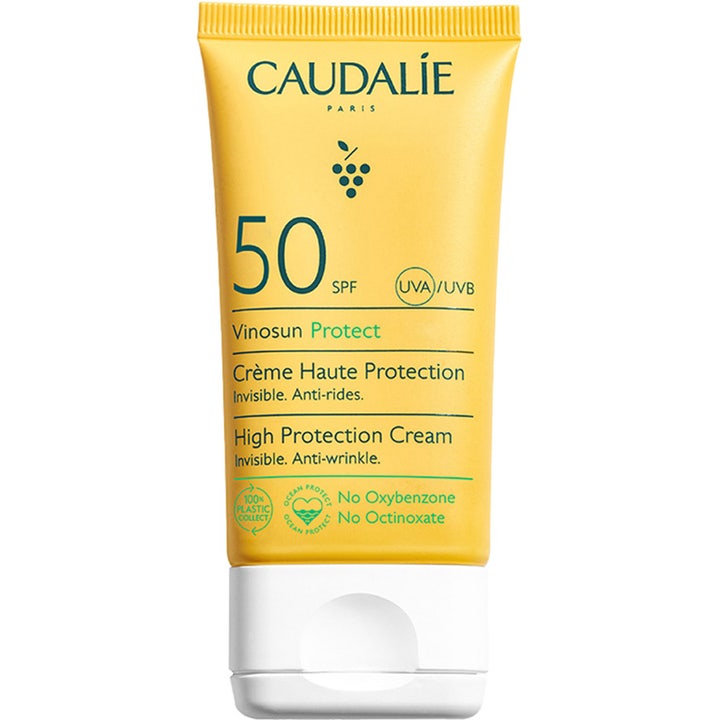Caudalie Vinosun Protect SPF 50 solcreme giver usynlig anti-rynke beskyttelse i en gul tube med hvidt låg.