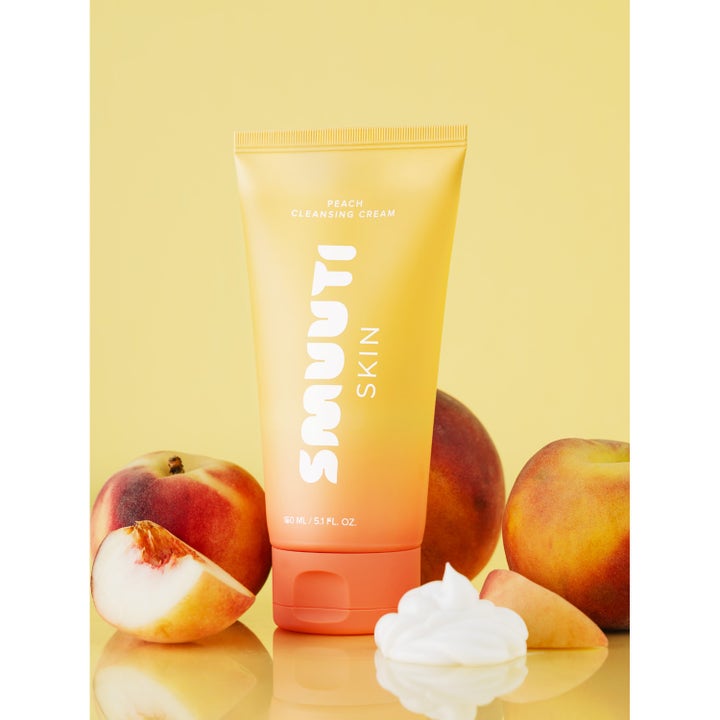 Smuuti Skin Peach Cleansing Cream 150 ml fugtgivende ansigtsrens i gul tube med hvid creme og ferskner