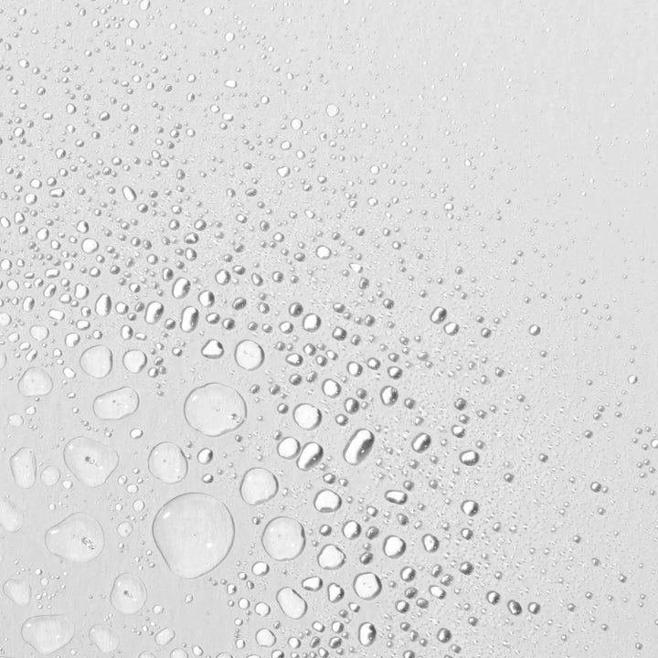 Dermalogica Multi-Active Toner Duo fugtgivende toner med klare vanddråber der viser en let og forfriskende tekstur