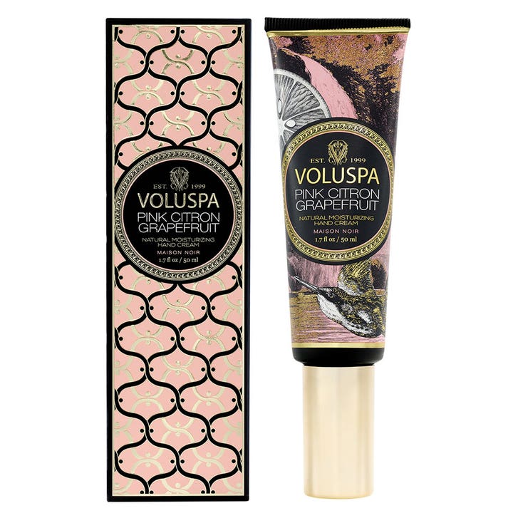 Voluspa Pink Citron Grapefruit 50 ml fugtgivende håndcreme i tube og æske med lyserødt mønster og kolibri-motiv.