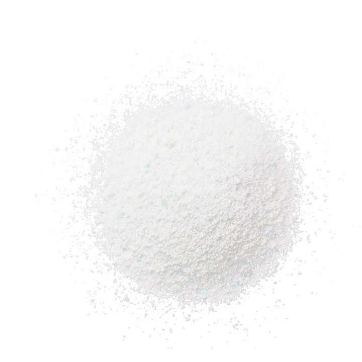 Sensai Silky Purifying Peeling Powder ansigtsskrub med en fin hvid og lyseblå tekstur der giver glød