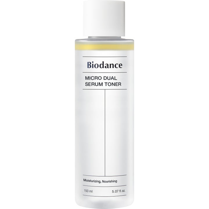 Biodance Micro Dual Serum Toner 150 ml nærende ansigtstoner med gult olielag i frostet flaske med hvidt låg.