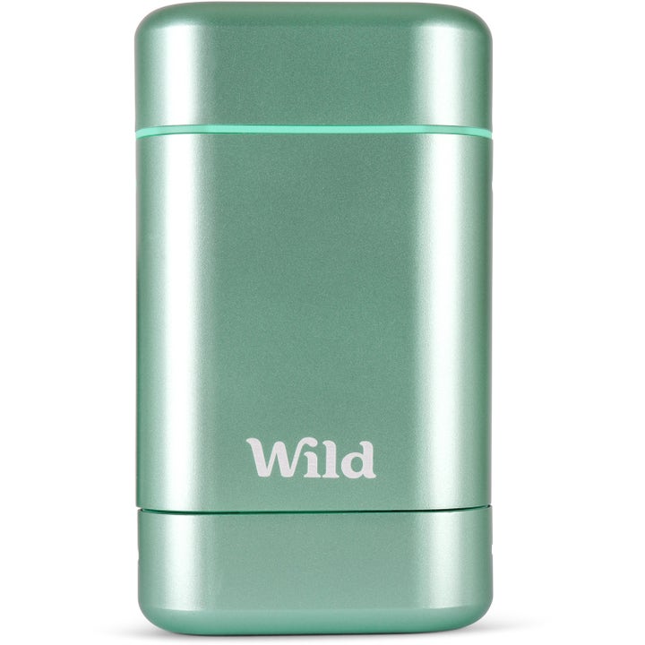 Wild Fresh Cotton & Sea Salt Aqua Case 40 g deodorant giver friskhed i en aqua-farvet metalbeholder.