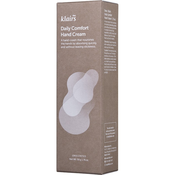 Klairs Daily Comfort Hand Cream 50 g unscented håndcreme i brun papæske med hvide detaljer og abstrakte figurer