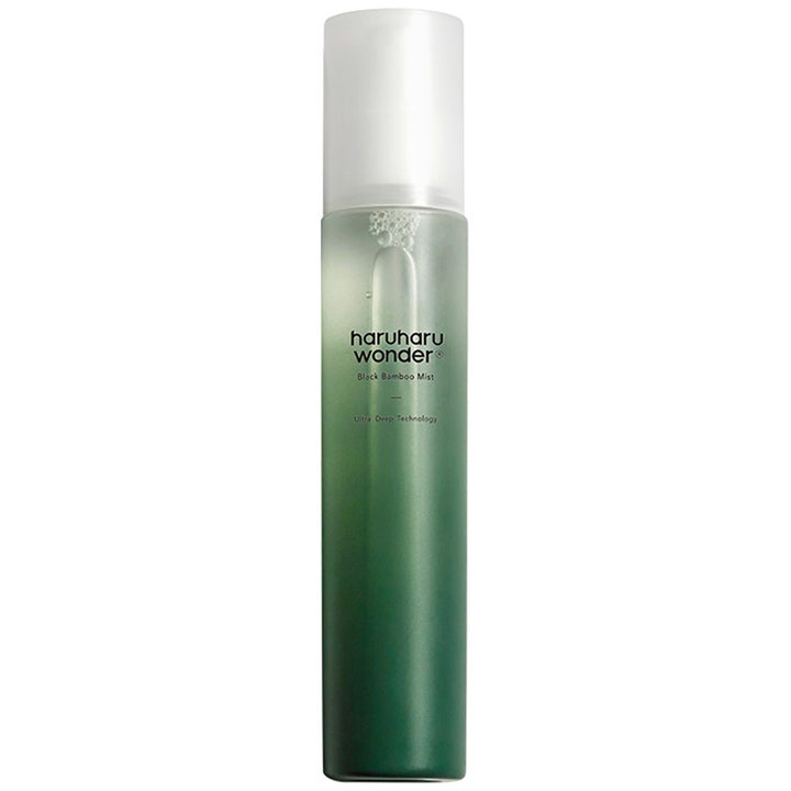 haruharu wonder Black Bamboo Mist 150 ml fugtgivende face mist i en grøn gradientflaske med hvidt låg