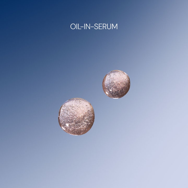 Elemis Pro-Collagen Rose Micro Serum 30 ml fugtgivende serum med lyserøde oliedråber og teksten oil-in-serum