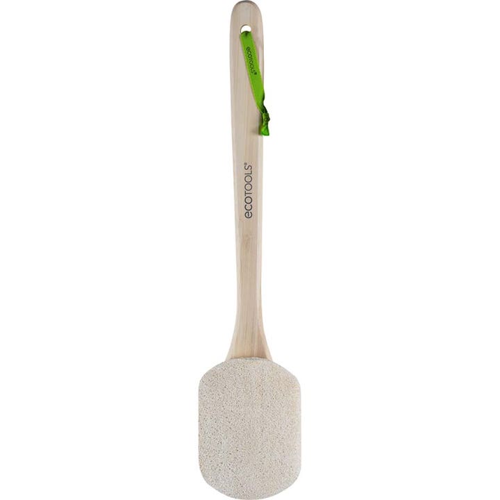 EcoTools Body Brush 1 stk eksfolierende badebørste med langt lyst træskaft og rektangulært loofah hoved