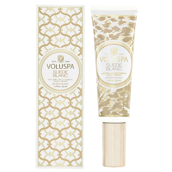 Voluspa Suede Blanc 50 ml fugtgivende håndcreme i hvid tube med guldmønster og matchende yderæske