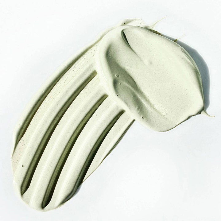 Dr.Jart+ Cicapair Tiger Grass Color Correcting Treatment 15 ml cremetekstur i en lysegrøn farve mod rødme.