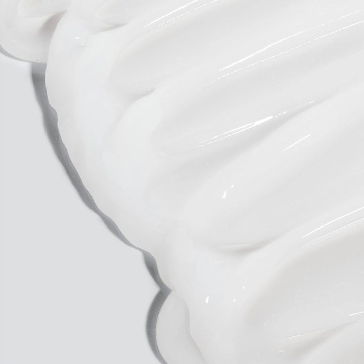 Dermalogica UltraCalming Cleanser Duo beroligende ansigtsrens med en blød og cremet hvid tekstur.
