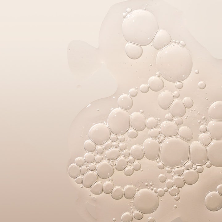 Babor Ampoule SOS Calming 14 ml beroligende serum med klar flydende tekstur og små bobler