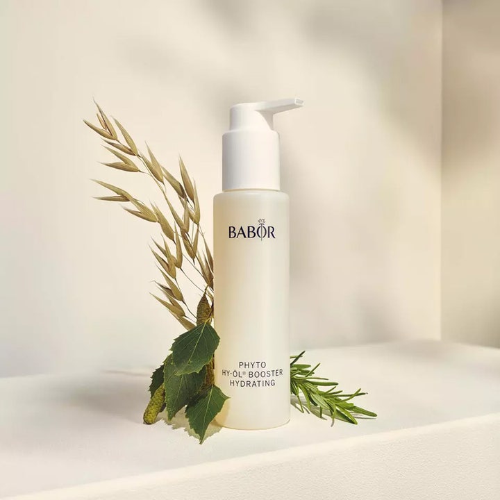 Babor Phyto HY-ÖL Booster Hydrating 100 ml fugtgivende ansigtsrens i hvid pumpeflaske med grønne blade og rosmarin