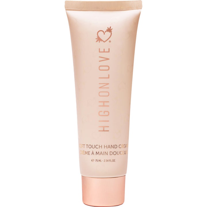HighOnLove Soft Touch Hand Cream 75 ml blødgørende håndcreme i ferskenfarvet tube med rosaguld låg