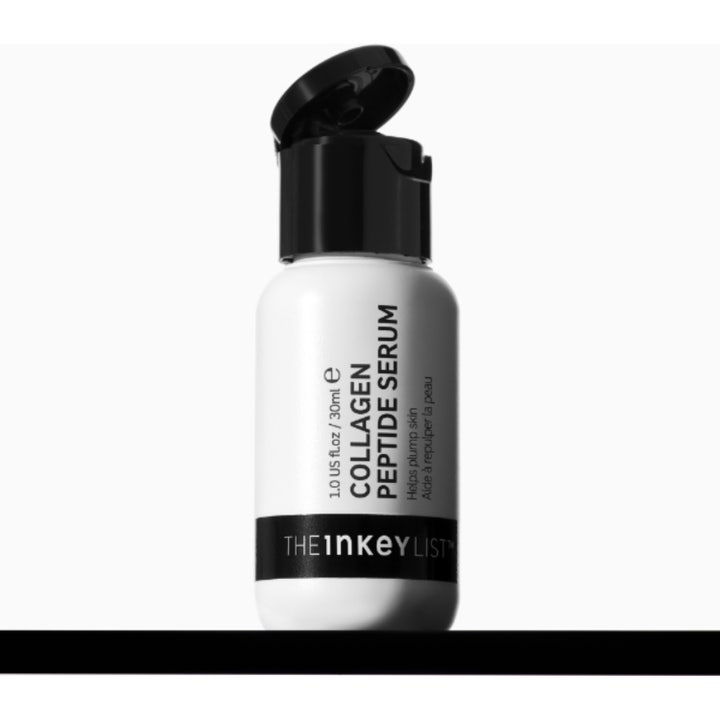 The INKEY List Collagen Peptide Serum 30 ml opstrammende ansigtsserum i hvid flaske med åbent sort vippelåg