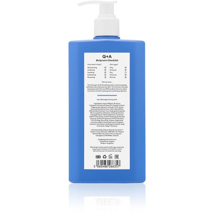 Q+A Salicylic Acid Smoothing Lotion 250 ml eksfolierende bodylotion i blå flaske med hvid pumpe og bagsideetiket