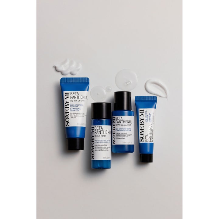 Some By Mi Beta Panthenol Repairs Starter Kit 90 ml beroligende hudplejesæt i blå emballage med cremede produktprøver