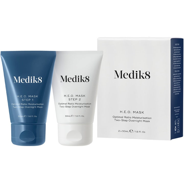 Medik8 H.E.O. Mask 2 x 50 ml fugtgivende natmaske med to tuber i blå og hvid ved siden af hvid æske