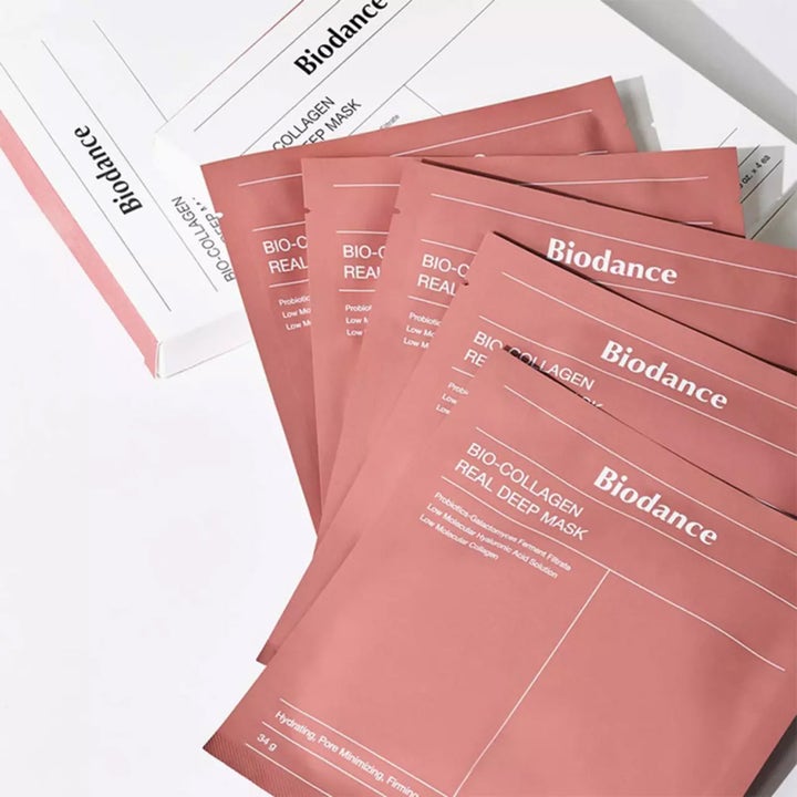 Biodance Bio Collagen-Real Deep Mask 34 g fugtgivende ansigtsmaske i lyserøde breve og hvid emballage.
