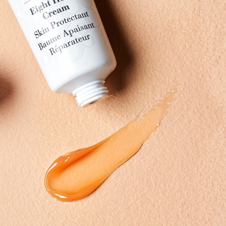 Elizabeth Arden Eight Hour Cream 50 ml beskyttende dagcreme med en fyldig ravfarvet geltekstur.