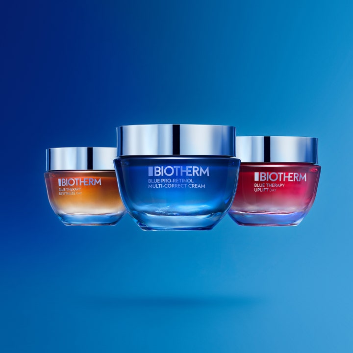 Biotherm Blue Pro-Retinol 50 ml ansigtscreme i blå krukke i midten af tre forskellige Blue Therapy cremer