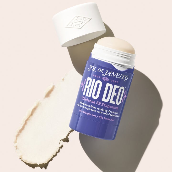 Sol de Janeiro Rio Deo Cheirosa 59 57 g beroligende aluminiumfri deodorant i lilla stick med cremet tekstur