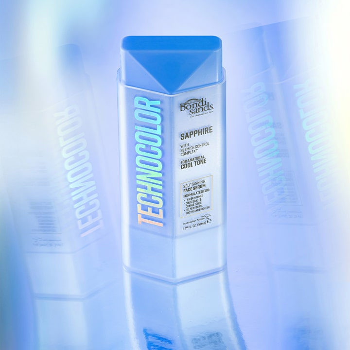 Bondi Sands Technocolor Self Tanning Face Serum Sapphire 50 ml selvbruner der giver en kold tone i blå og sølv flaske.