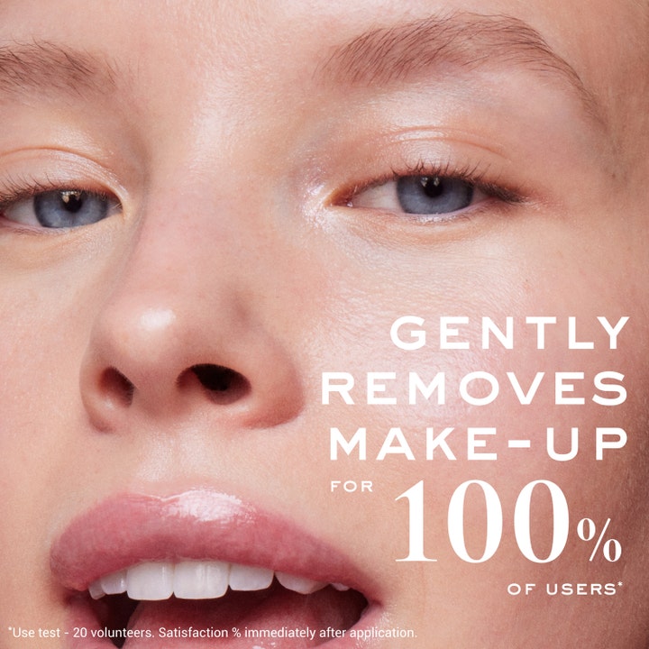 Nuxe Very Rose Micellar Water 200 ml ansigtsrengøring fjerner makeup skånsomt vist på et nærbillede af hud