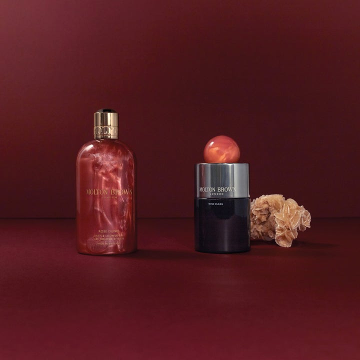 Molton Brown Rose Dunes Bath & Shower Gel 300 ml glitrende kropspleje i flaske med guldlåg og parfume