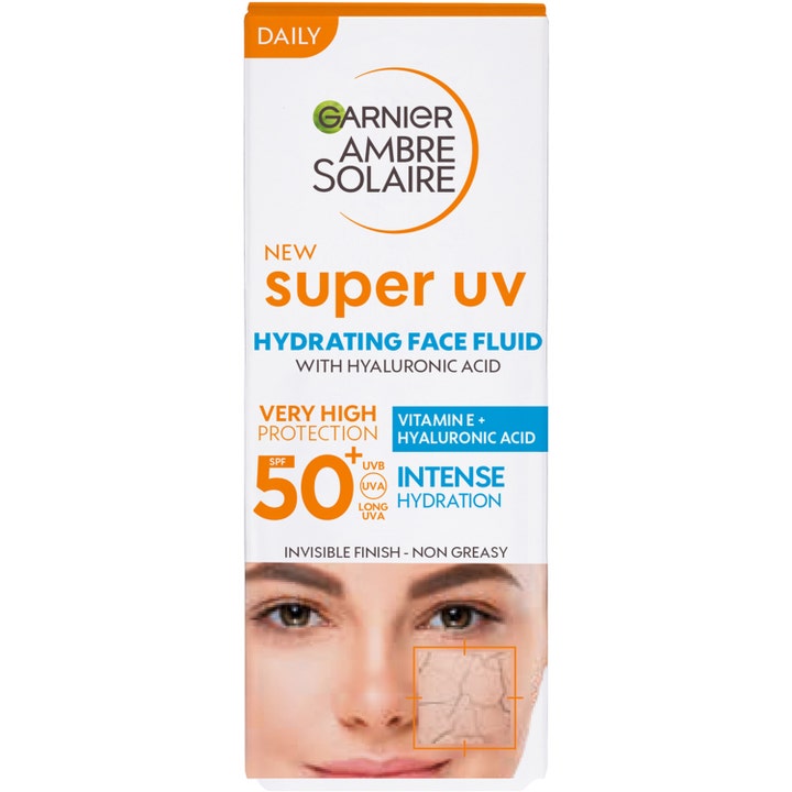 Garnier Ambre Solaire Super UV Fluid 40 ml fugtgivende ansigtssolcreme i hvid papæske med SPF 50 og hyaluronsyre