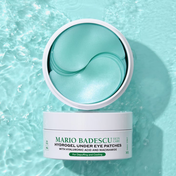 Mario Badescu Hydrogel Under Eye Mask 60 stk kølende eye patches i krukke over vand