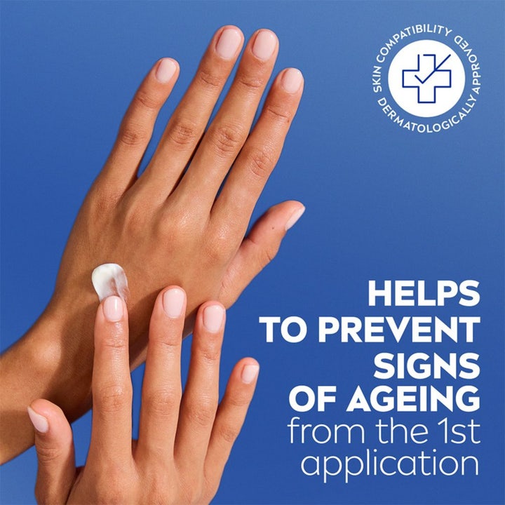 NIVEA Q10 Hand Cream 100 ml anti-age håndcreme forebygger aldringstegn vist som hvid creme på hænder.