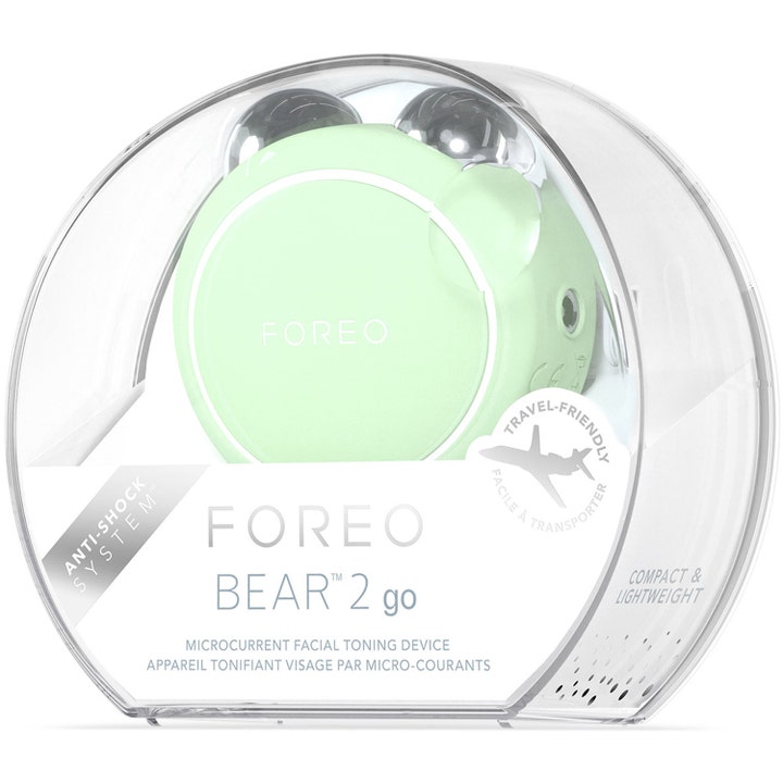 FOREO BEAR 2 go Pistachio 1 stk mikrostrøm-enhed i klar rejseemballage med teksten Travel-friendly og Anti-shock system
