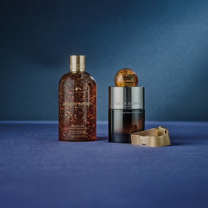 Molton Brown Mesmerising Oudh Accord & Gold 300 ml luksuriøs bodyshampoo med guldflager og parfume