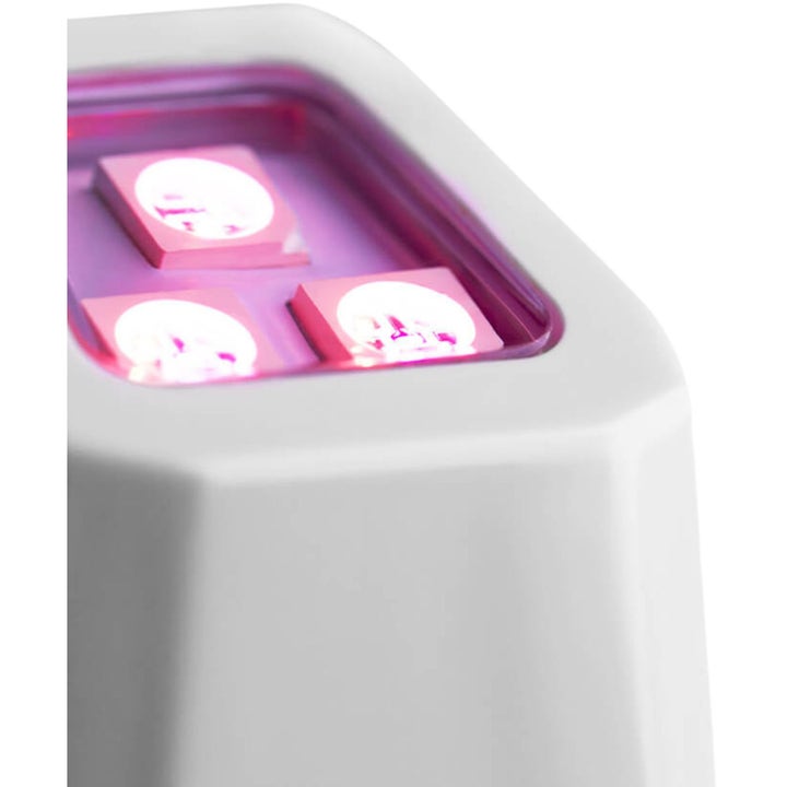 Currentbody Skin LED Blemish Pen mod urenheder med tre lysende dioder i hvidt apparat